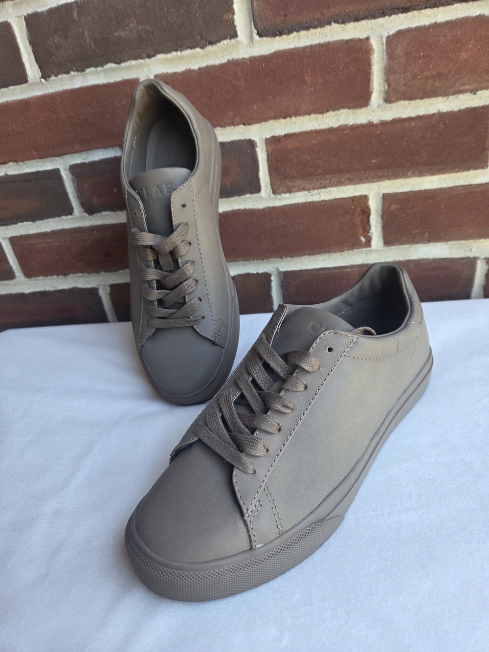 CLAE Bradley Leather Low Top Sneakers Taupe Women's Size 6.5 EU 39
